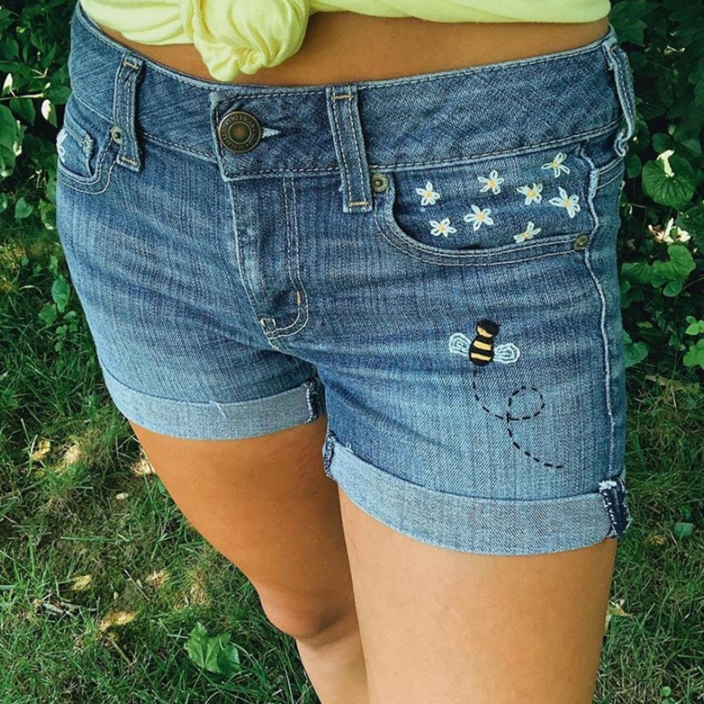 AMERICAN EAGLE DAISY SHORTS